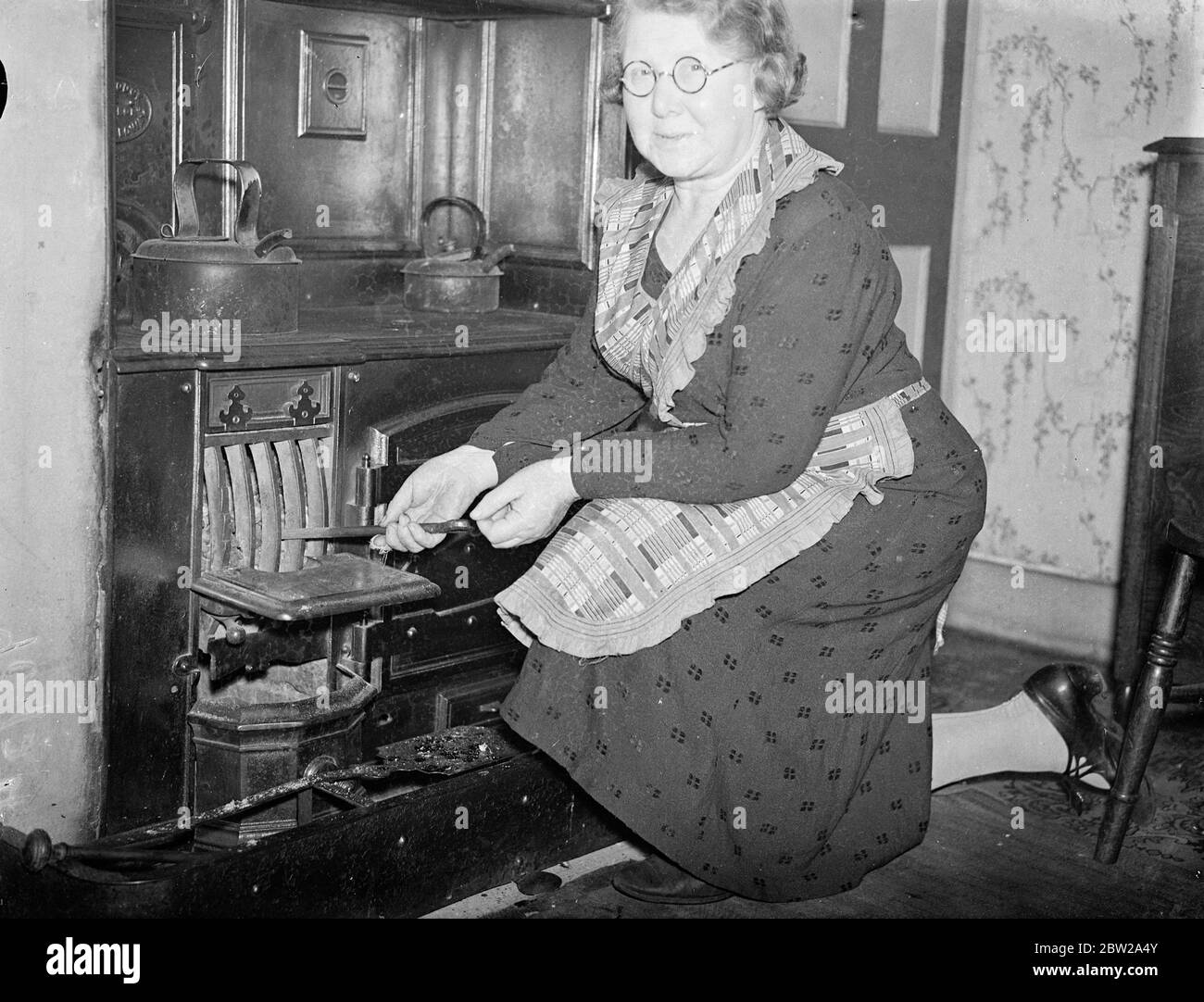 Mère de six enfants à être la première femme maire d'Islington. La Conseillère Mme J L Blythe, mère de six enfants, a été nommée maire d'Islington. Elle sera la première femme maire, l'arrondissement a jamais eu / 6 novembre 1937 Banque D'Images