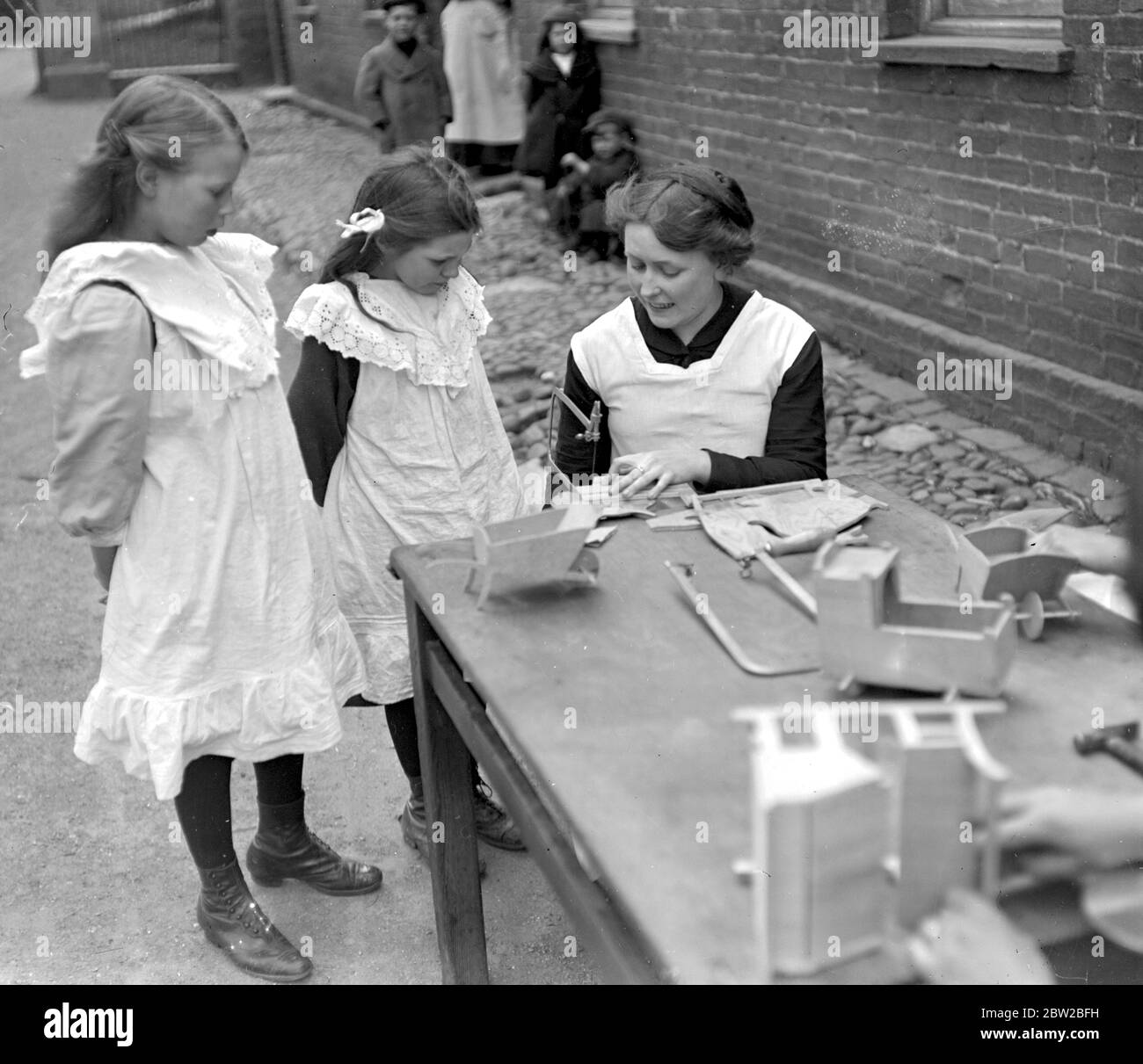 Fabrication de jouets dans le village de Woolton Bedfordshire. Janvier et février 1917 Banque D'Images