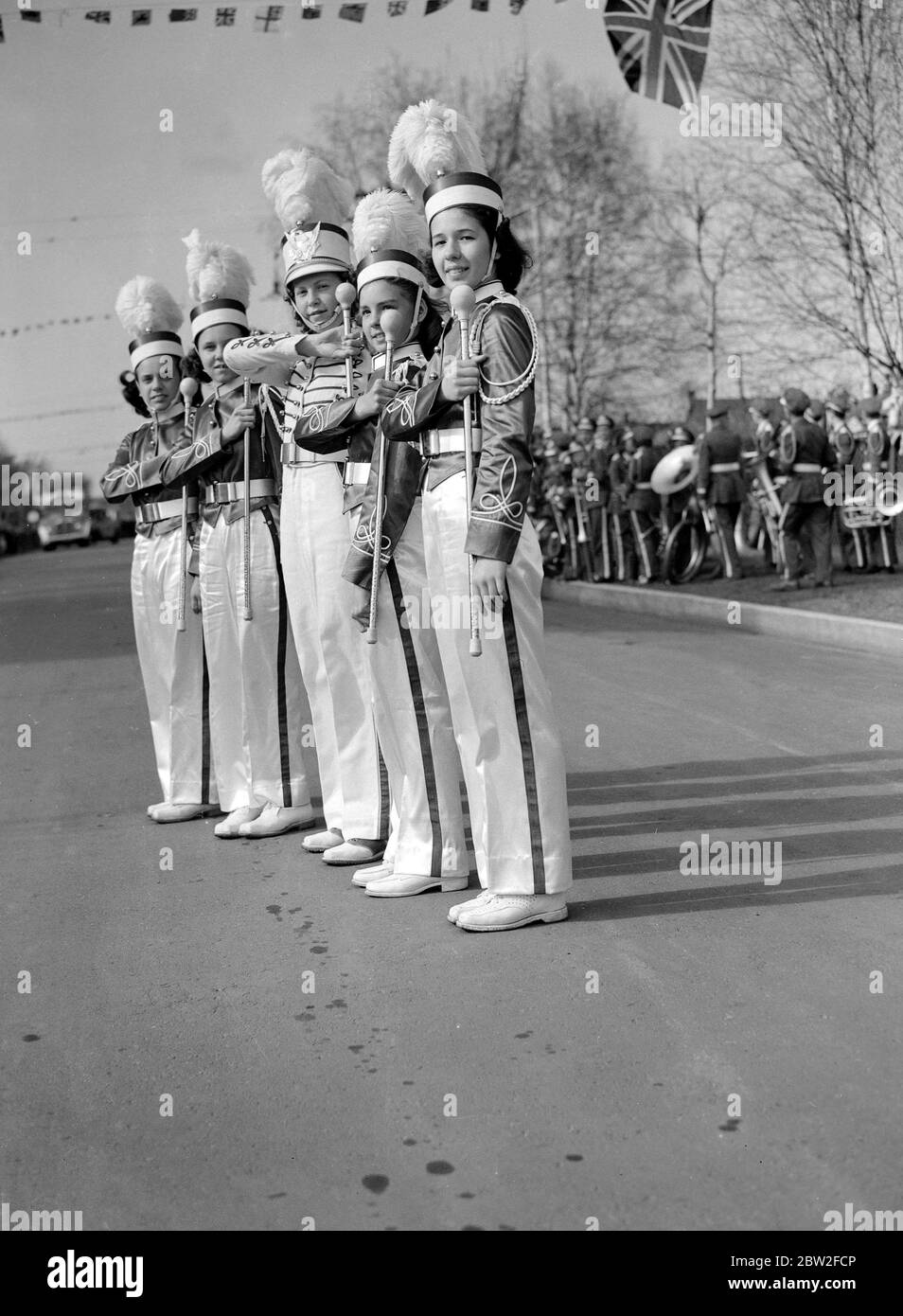 La tournée royale du Canada et des États-Unis par le roi George VI et la reine Elizabeth , 1939. Greenaway High School Band, de Coleraine, Minnesota, U S A, a parcouru 400 mètres en voiture jusqu'à fort William, Ontario, pour saluer le Roi et la Reine. Banque D'Images