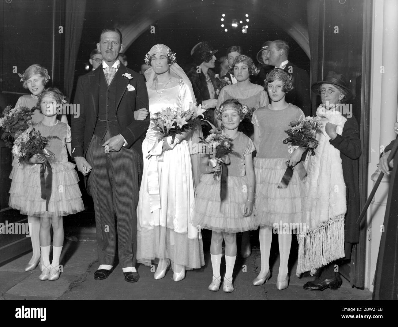 Mariage du col Lieut Hewitt et de Miss Hibbert à la Sainte Trinité, rue Sloane. 8 décembre 1927 Banque D'Images