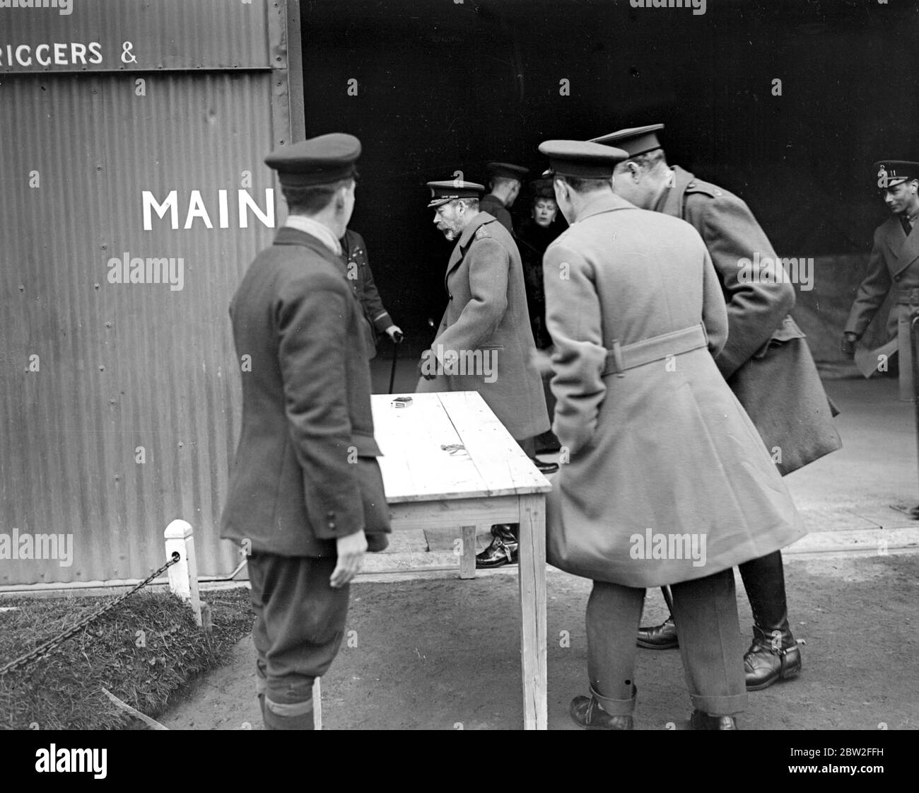 Le King et la Reine visitent la station aérienne. Où Prince Albert est officier. (À Cranwell) 11 avril 1918 Banque D'Images