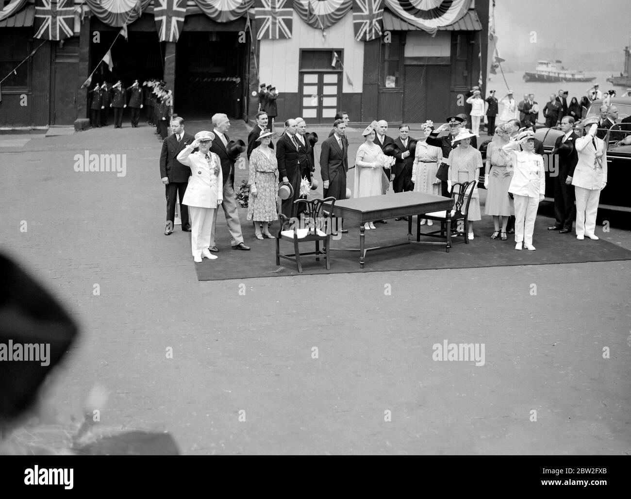 La tournée royale du Canada et des États-Unis par le roi George VI et la reine Elizabeth , 1939 le roi et la reine arrivent à New York à la réception à la batterie . Le maire la Guardia est vu deuxième de la Reine sur la gauche. Banque D'Images