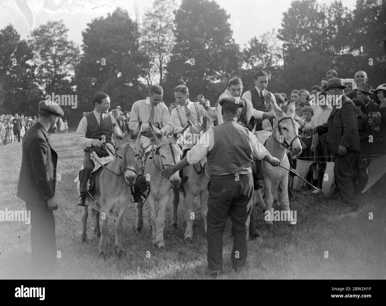 Steve Donaghue au départ du Donkey Derby. 1934 Banque D'Images