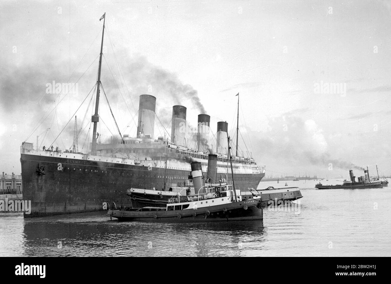 Le Cunard White Star Olympic à quai à Southampton, après 24 ans de service ici pour être enragée et de départ pour Rosyth. 22 août 1935 Banque D'Images
