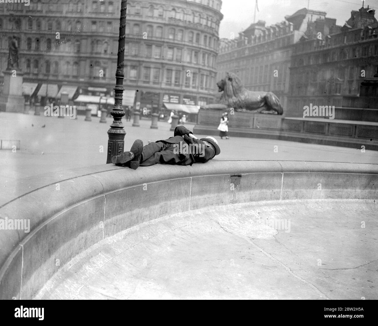 Une scène de temps chaud à Trafalgar Square. Banque D'Images
