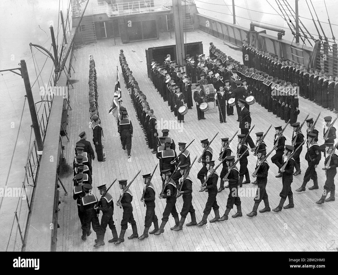 Présentation et dévouement des couleurs à bord du Traning Ship Exmouth à Grays, Essex. 29 octobre 1937 Banque D'Images