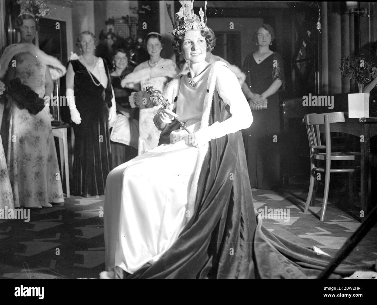 Carnaval d'Eltham : cérémonie de couronnement de la reine de carnaval. 1934 Banque D'Images