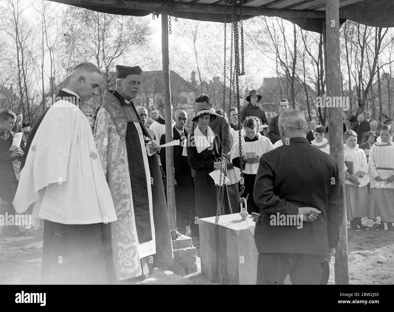 Pose de la pierre de fondation à l'église St Frances, Petts Wood, Kent. 1934 Banque D'Images