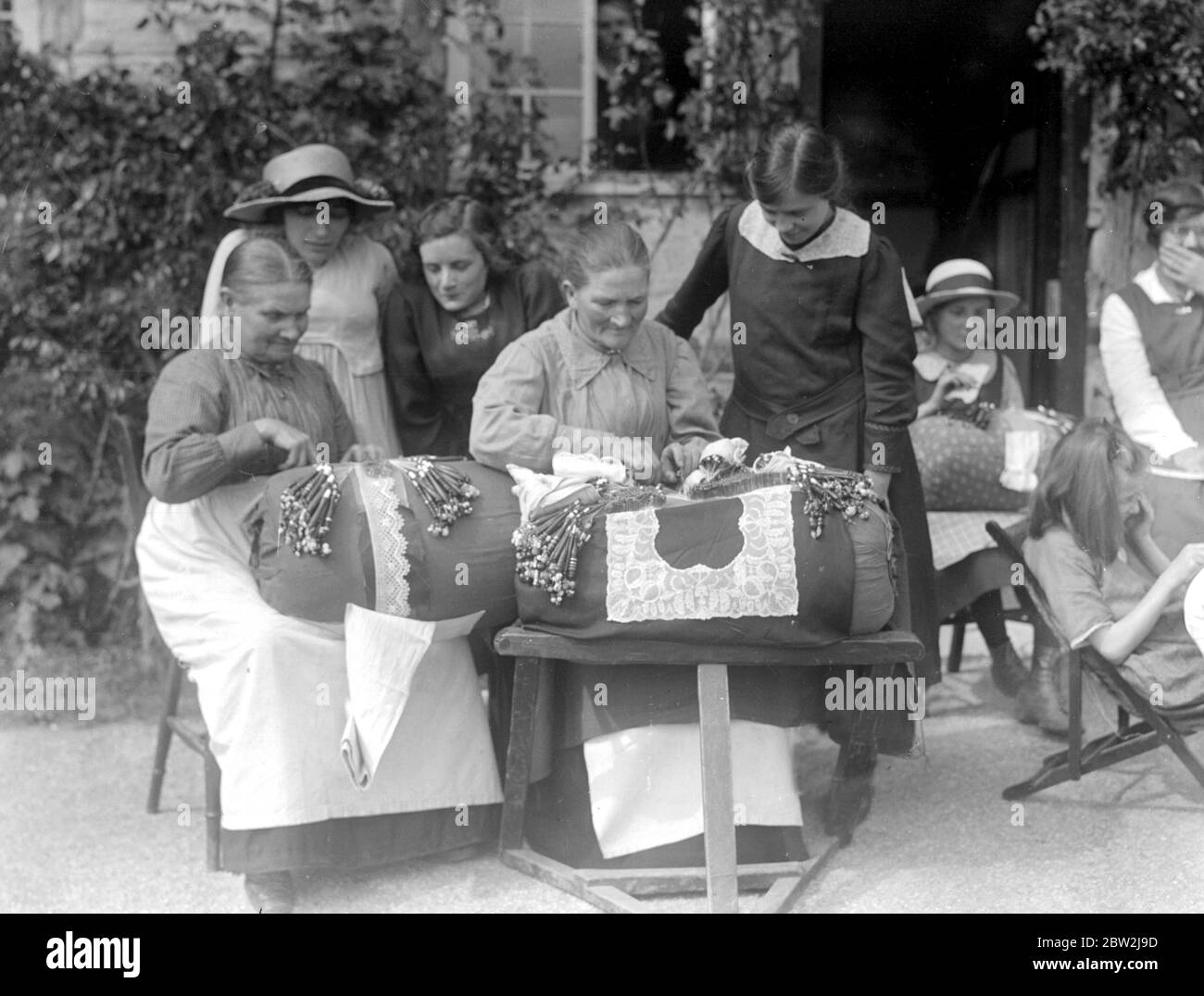 École de dentelle de Lady Inglefield pour filles paralysées à long Crendon , Bucks . 4 août 1920 Banque D'Images