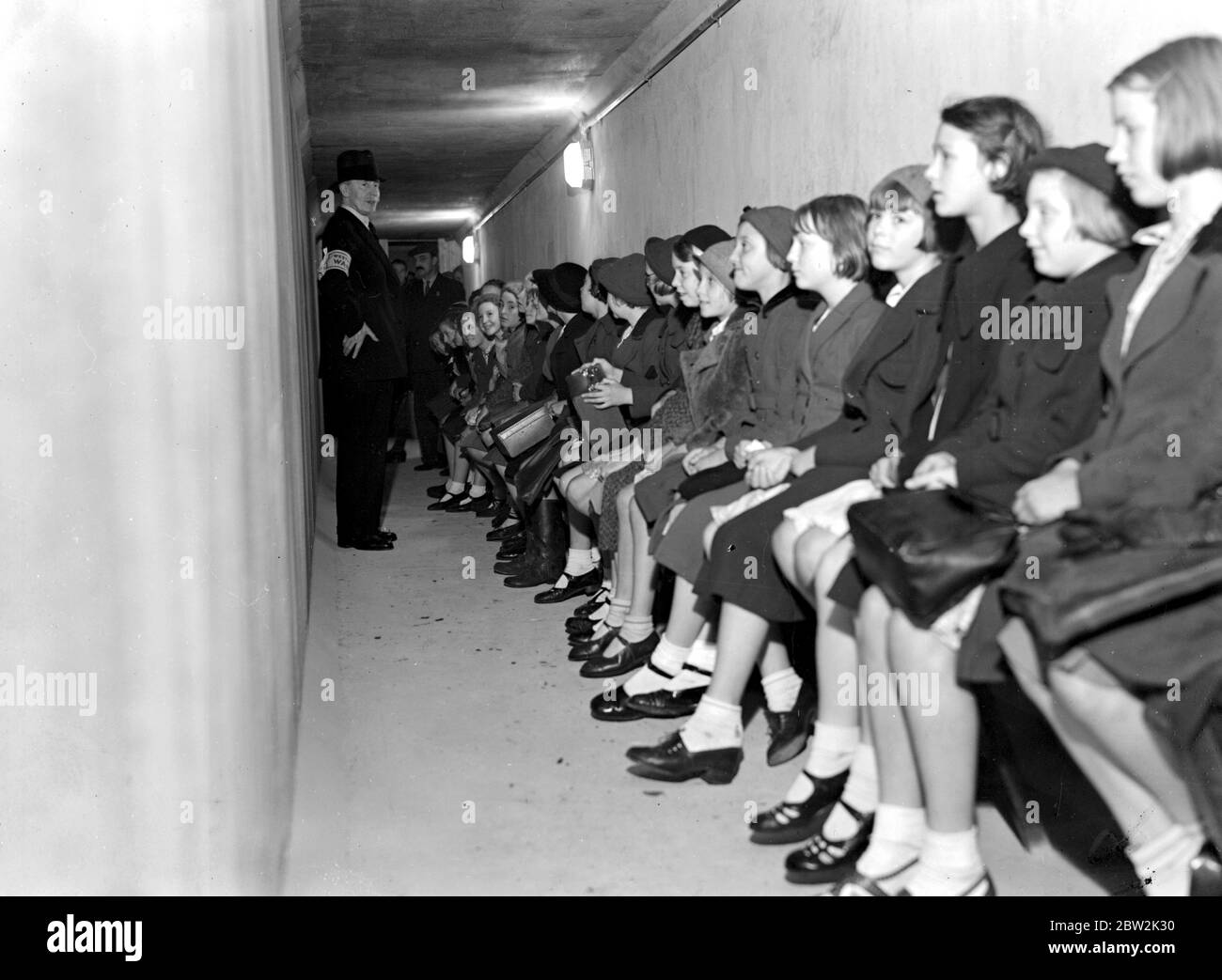 Le public inspecte les quatre milles de A.R.P. Galeries d'art de Hyde Park, St James Park et Green Park. 20 juillet 1939 Banque D'Images