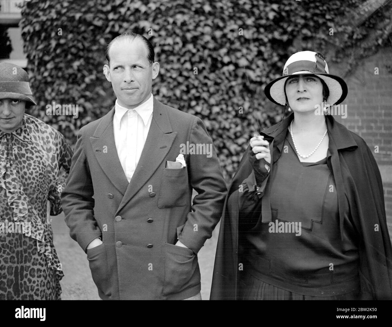 À Newhaven court Cromer. Mme Oliver Locker-Lampson et l'ex-Roi et Reine de Grèce des années 1930[?] Banque D'Images