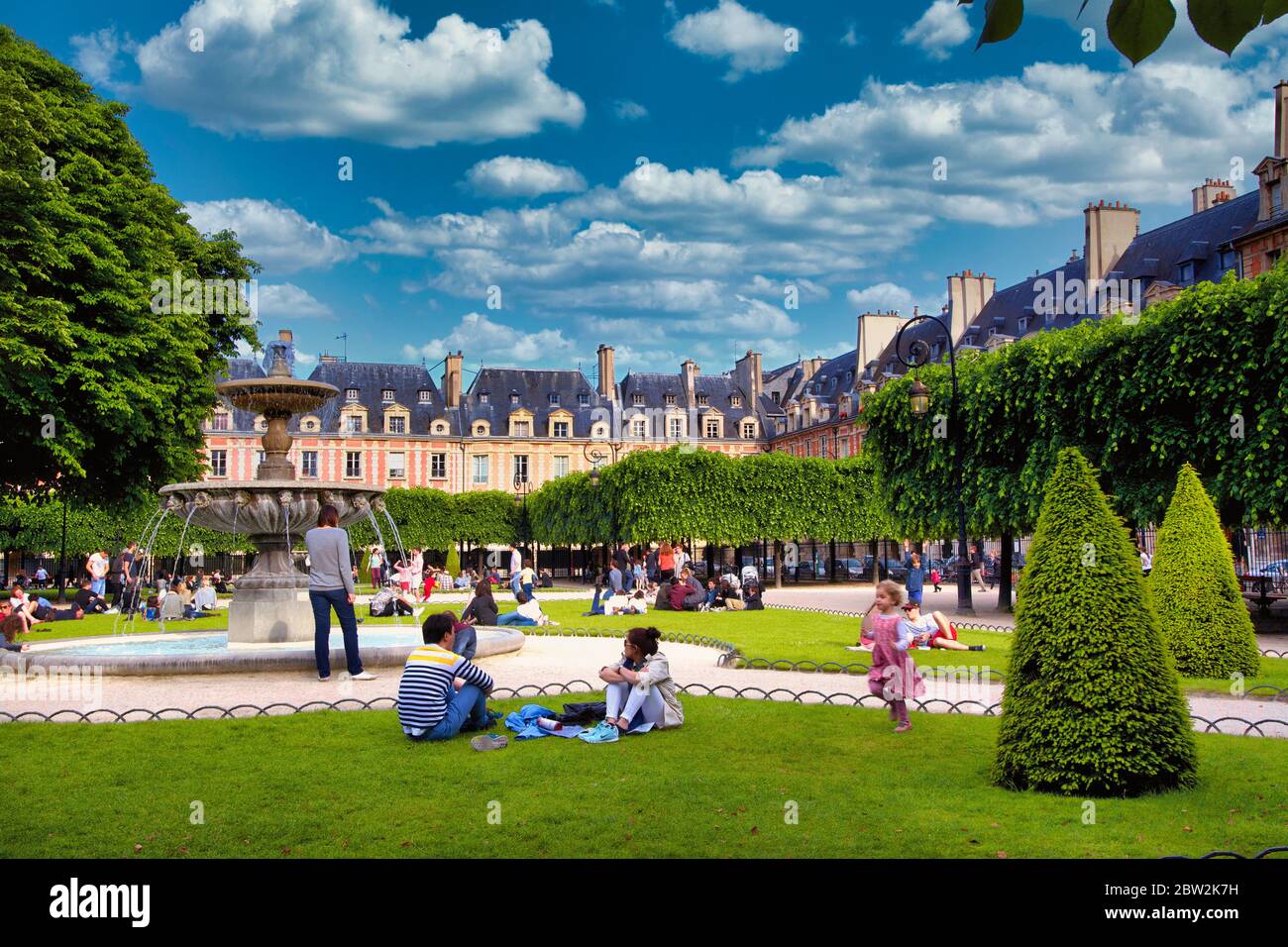 Paris 4e arr. Place des Vosges en été, le Marais. Ile-de-France, France Banque D'Images