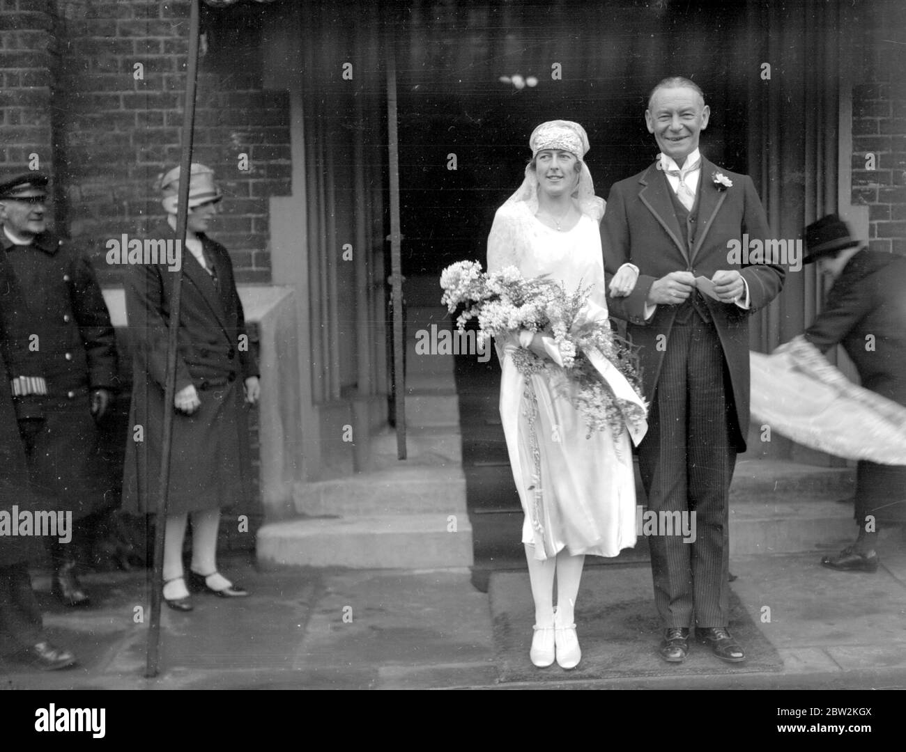 Mariage de M. T. Maule Guthrie et de Mlle Ella K. Leete à la Sainte Trinité, Brompton. 21 janvier 1927 Banque D'Images