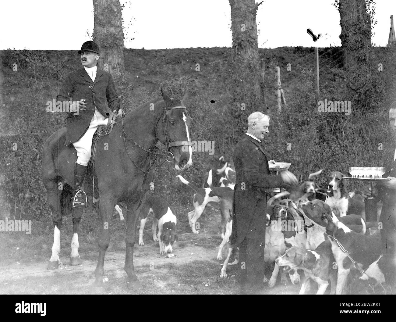 Capitaine Crawford avec la chasse à la traînée de l'Artillerie royale (AR) à Green St Green, Kent. 1934 Banque D'Images