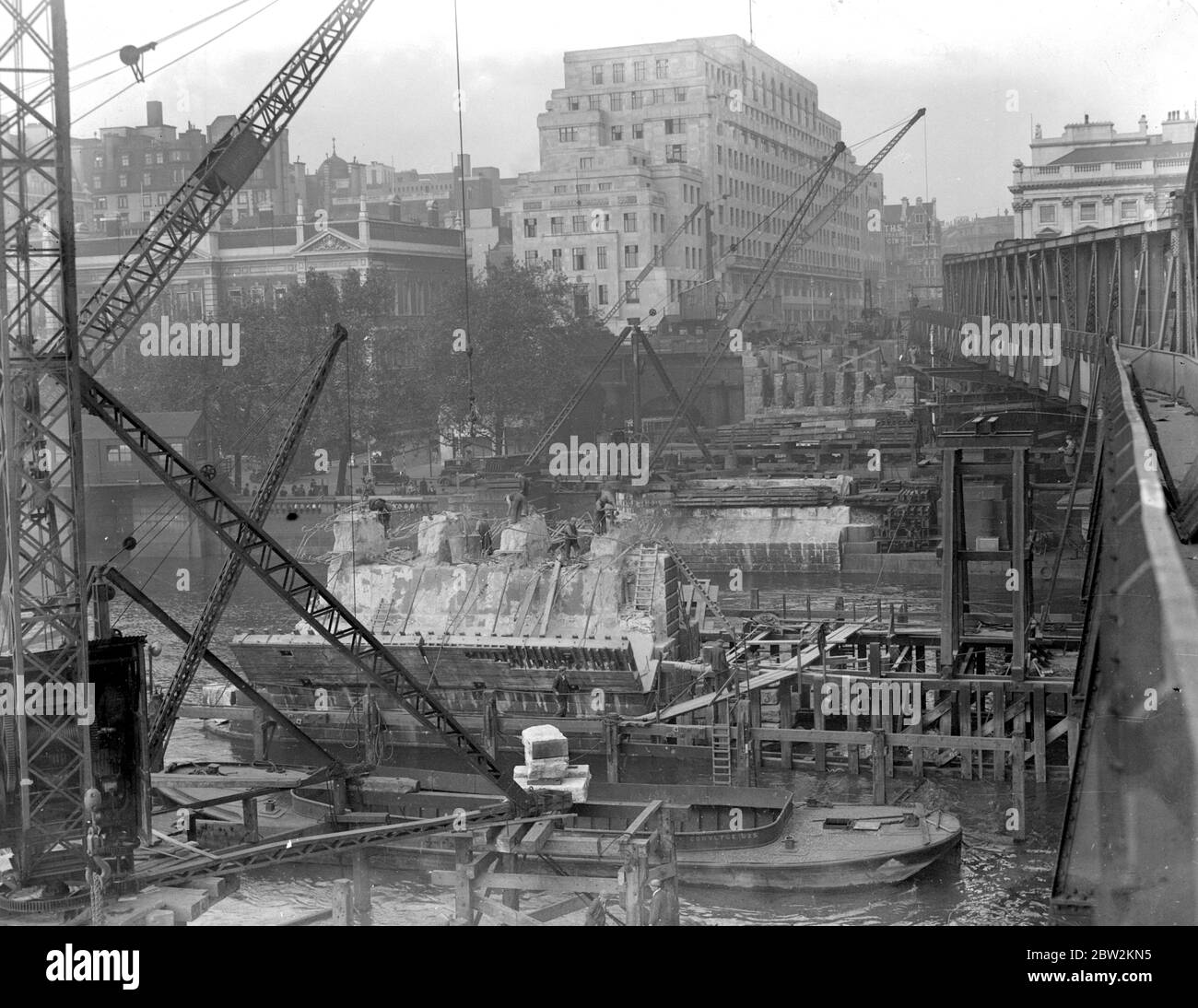 Pont Waterloo en voie de désionolition. 20 août 1936 Banque D'Images