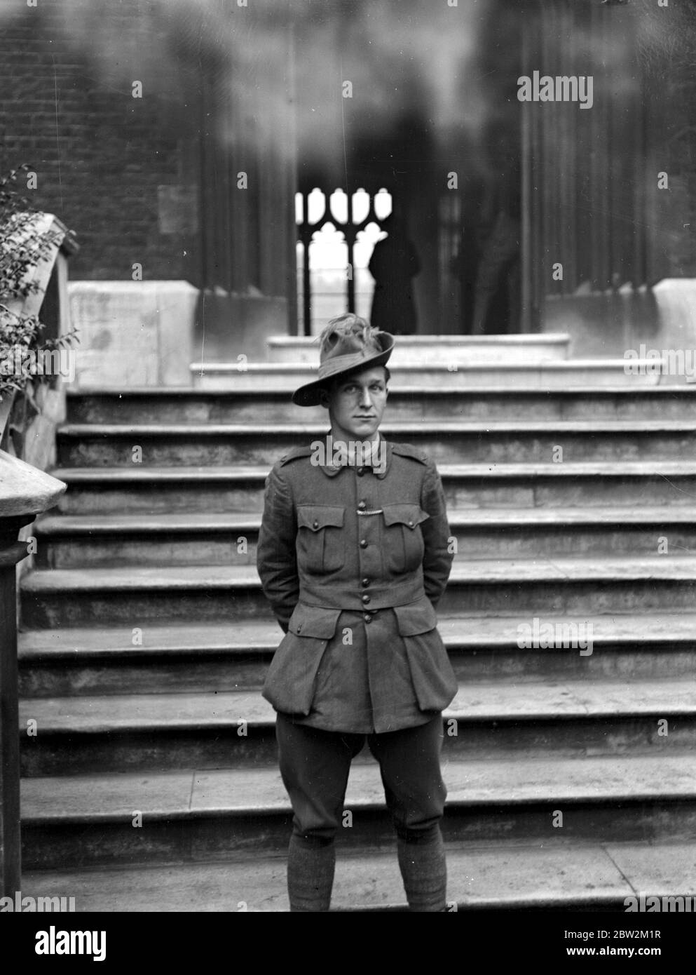 Le soldat Hayward, un australien blessé dans les Dardanelles, s'est plongé dans la Tamise pour tenter de sauver le fils de 7 ans d'un serveur allemand interné. 1914-1918 Banque D'Images