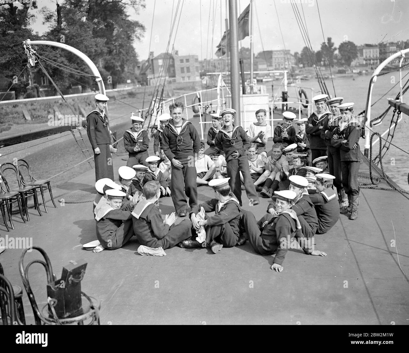 Apprendre le Hornpipe, Cadets de mer à bord du navire d'entraînement, Stork, à Hammersmith, Londres. La 10e régate annuelle. 11 septembre 1926 Banque D'Images