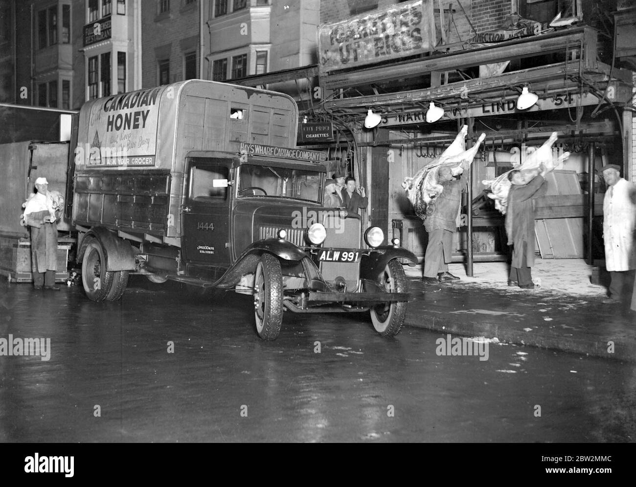 Bedford à l'extérieur d'un marché juif de viande. 29 septembre 1934 Banque D'Images