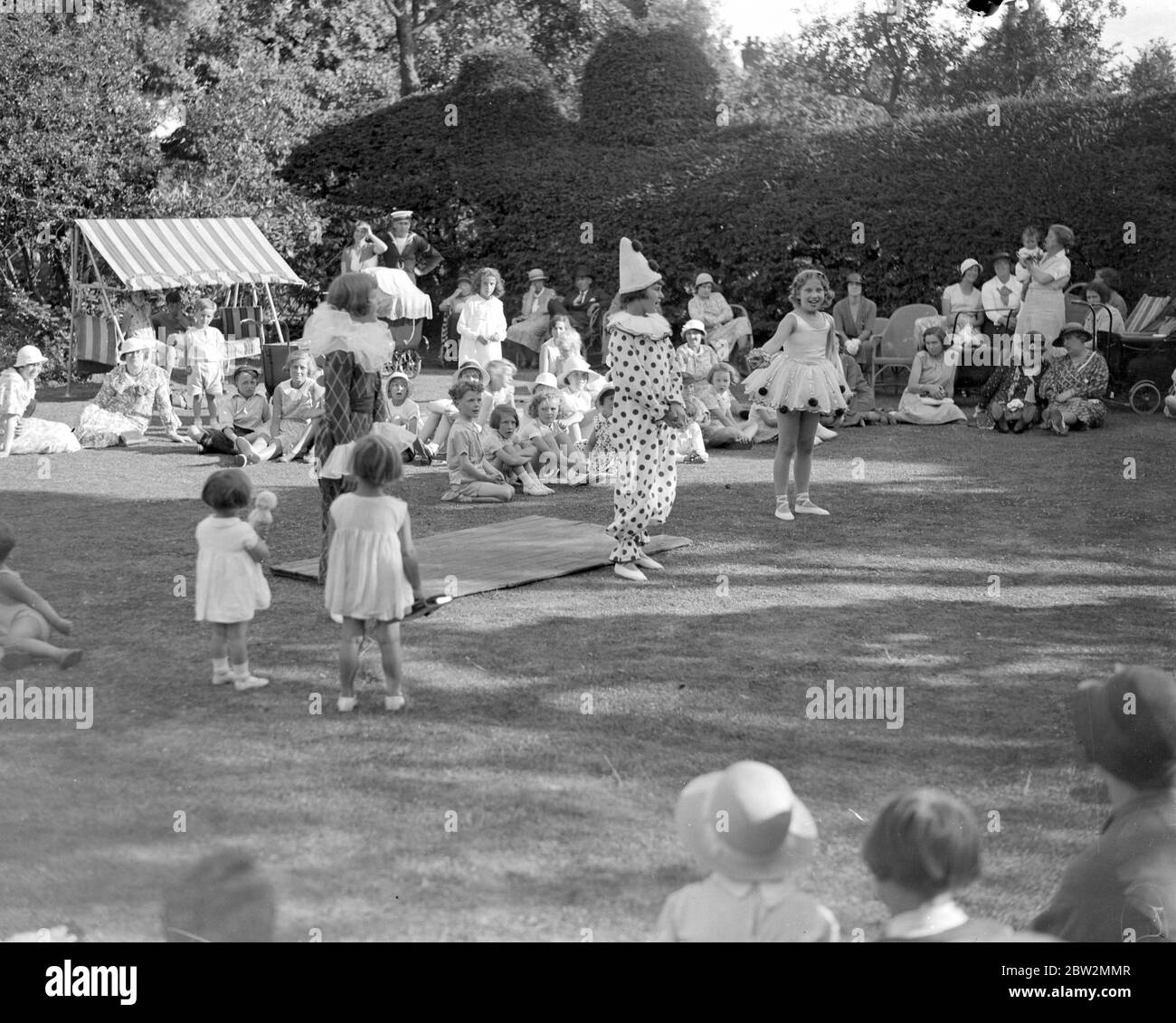 R. Robins joue à un concert en plein air pour enfants 1934 Banque D'Images