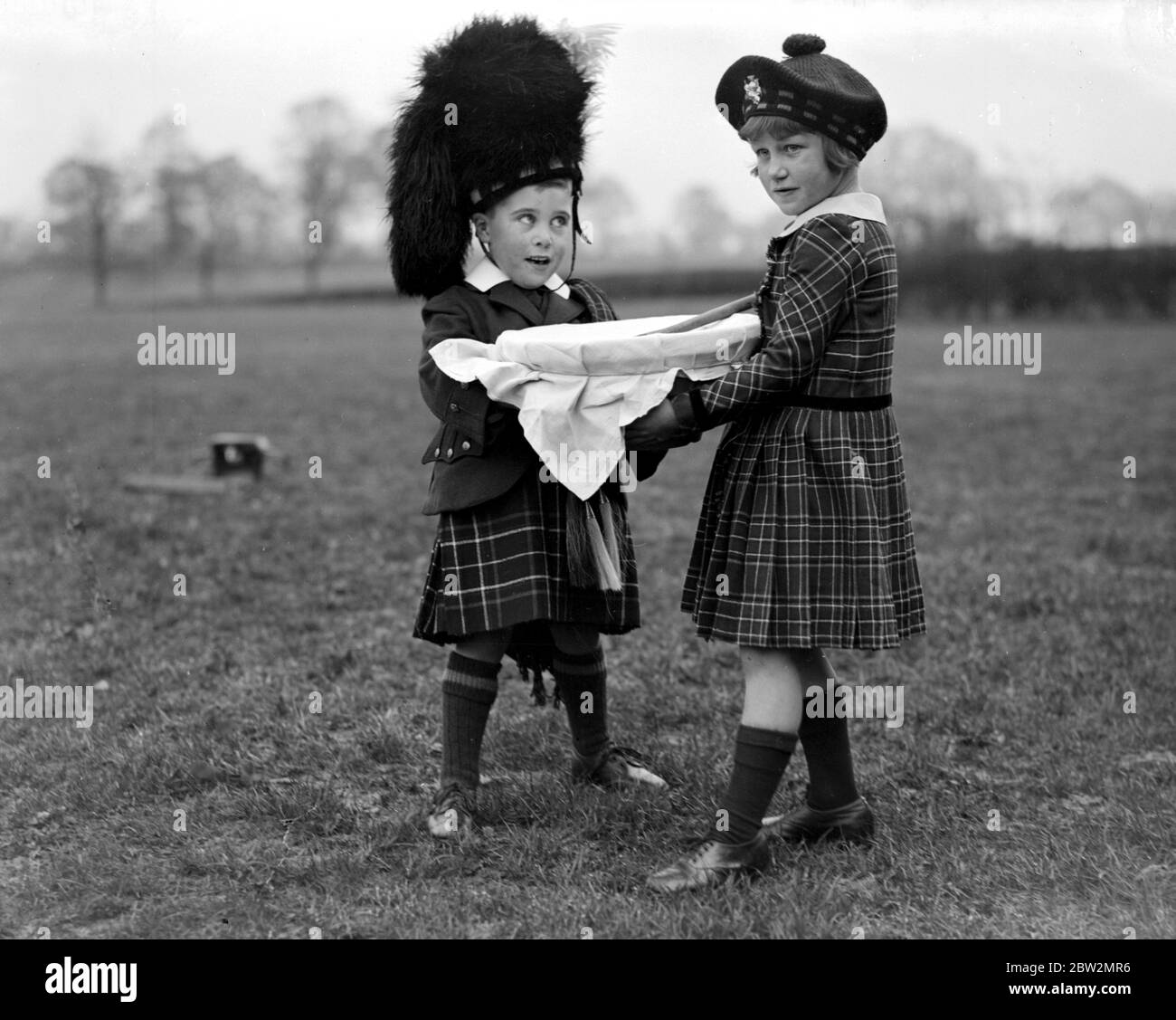 Les préparatifs de Noël aux écoles royales de la Calédonie, Bushey. Mélange de pudding. 15 novembre 1933 Banque D'Images