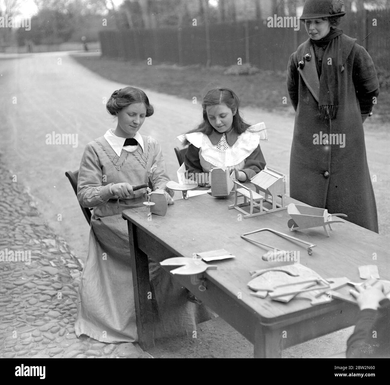 Fabrication de jouets dans le village de Woolton Bedfordshire. Janvier et février 1917 Banque D'Images