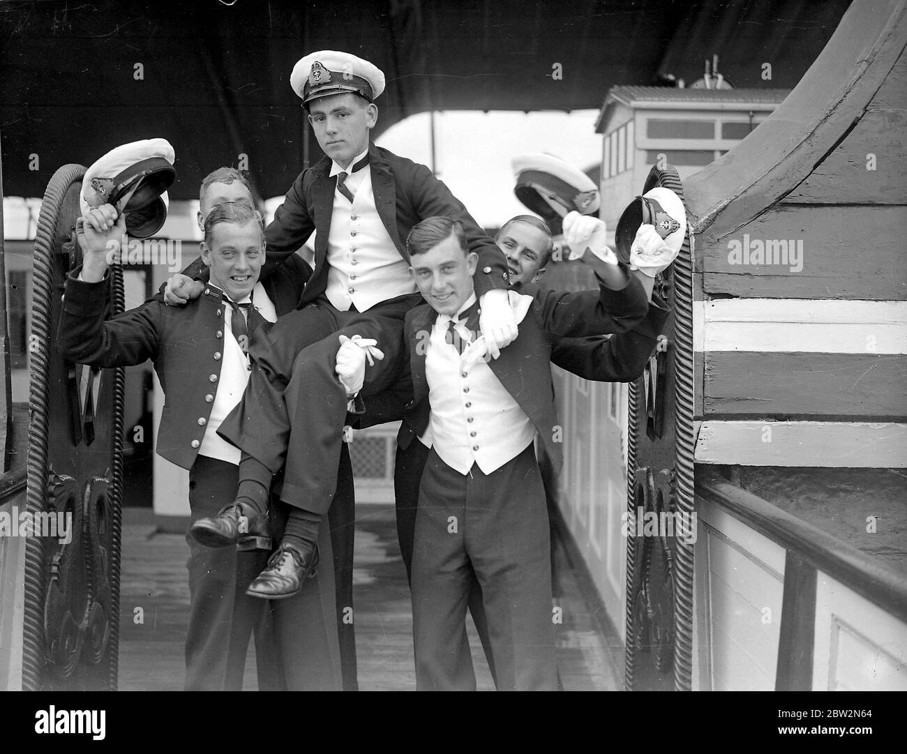 Jour du prix sur H.M.S. Worcester Thames Nautical Training College à Greenhithe, Kent. Le cadet Kenneth Hodson, lauréat de la Médaille d'or du Roi. 31 juillet 1936 Banque D'Images