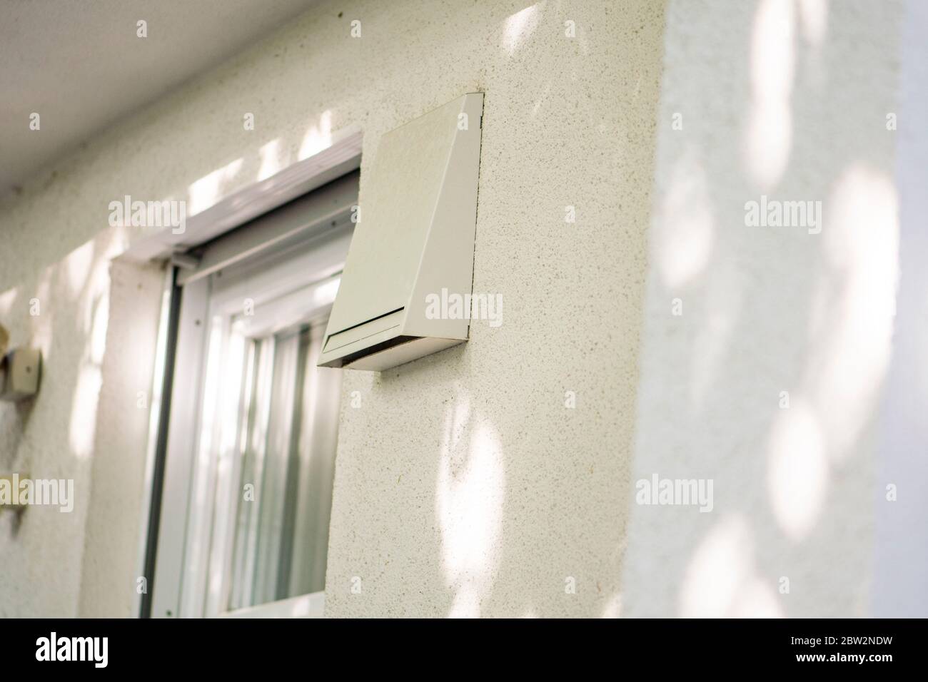 Système de récupération de chaleur pour la ventilation et la désaération de nouvelles maisons Banque D'Images