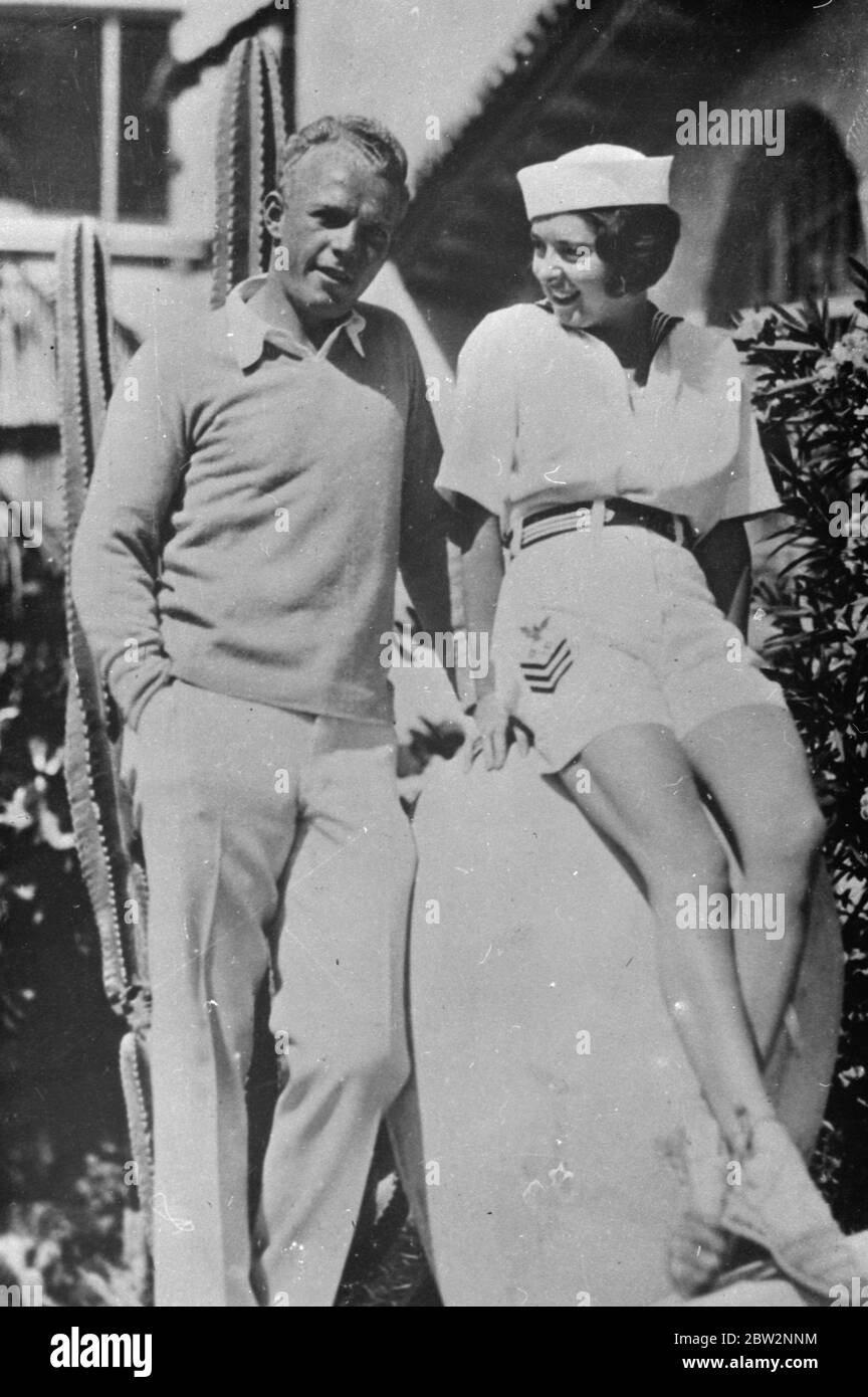 Colleen moore et son nouveau mari . Colleen Moore et son nouveau mari, M. Alfred P Scott , un brocker boursier de New York , qui a récemment causé une surprise avec leur mariage , sont en lune de miel au soleil à Miami Beach , Floride . Colleen Moore et son mari pour leur lune de miel . 26 février 1932 30, 30, 30, 30, 30, 30, 30, 30, 30 Banque D'Images
