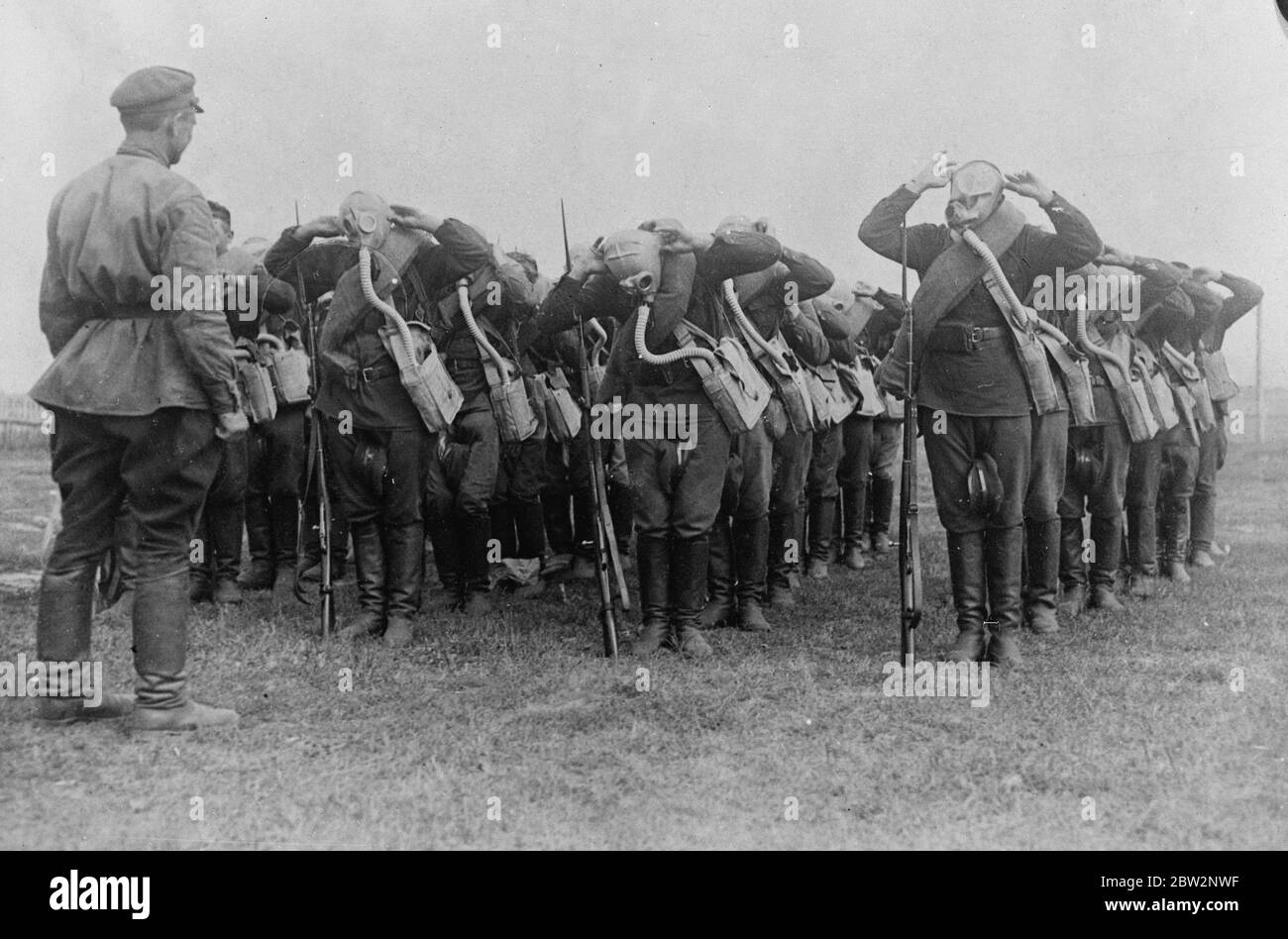 Forage de masque à gaz de l'armée russe . 1932 Banque D'Images