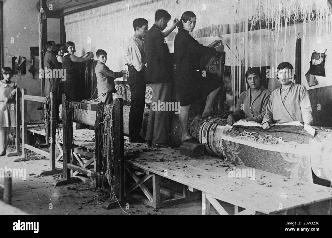 Au travail dans une usine de tapisserie en Espagne . Banque D'Images Au travail dans une usine de tapisserie en Espagne . Banque D'Images