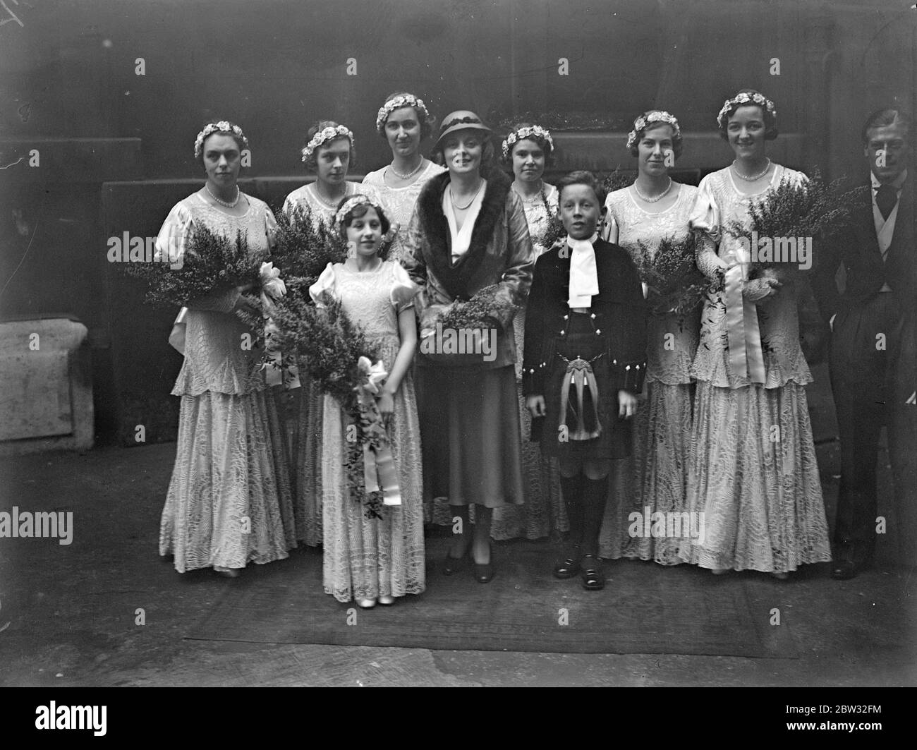 Evelyn Laye avec demoiselle d'honneur et de tartan habillé page garçon . 6 février 1932 . Banque D'Images