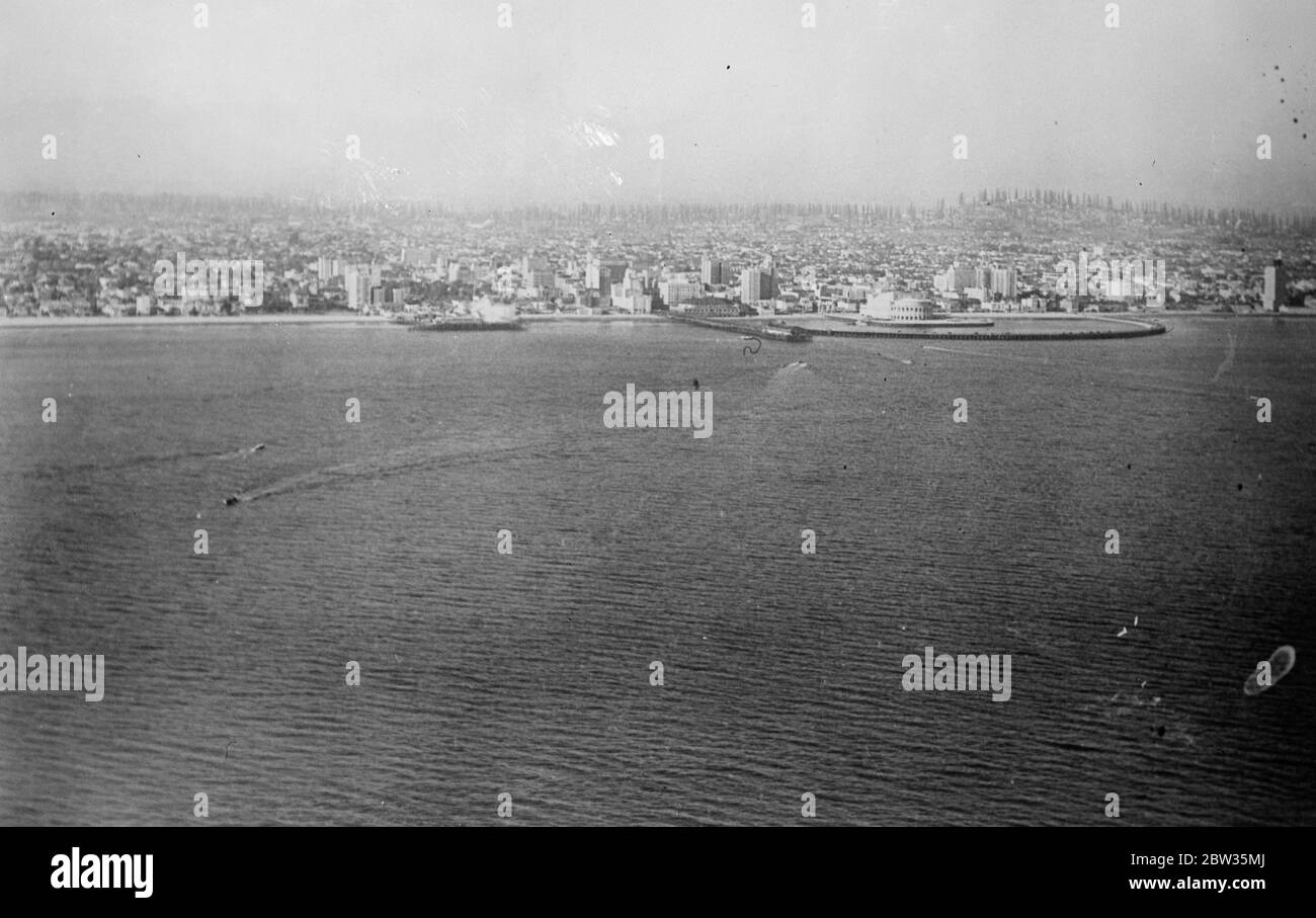 Des centaines de morts et des milliers de blessés lorsque le séisme dévaste le sud de la Californie . Des centaines de personnes auraient été tuées et des milliers blessées lors d'un tremblement de terre qui a secoué le sud de la Californie . Long Beach est le centre des perturbations. Los Angeles , San Diego et San Pedro ont été gravement endommagés par les chocs . Une vue sur long Beach , le centre des perturbations . 11 mars 1933 Banque D'Images