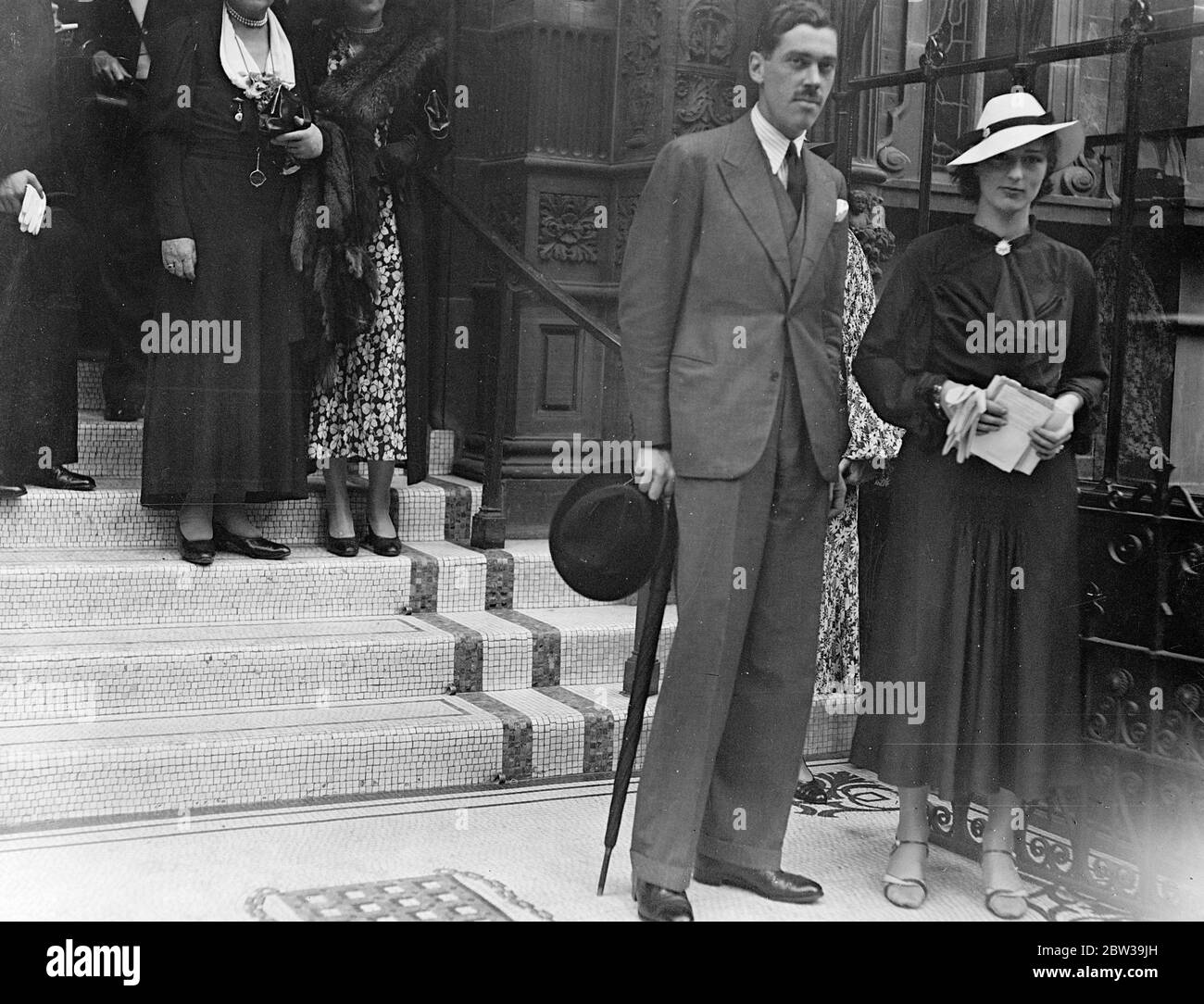 La fille de Lord Howard de Walden tisse un noble russe au bureau du registre de Londres . L'honorable Elizabeth Scott Ellis a épousé le comte Serge Orloff Davidoff . 23 juillet 1935 Banque D'Images