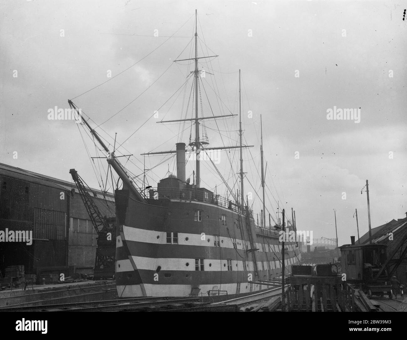 Exmouth formation navire pour les réparations à Blackwall . L'Exmouth en cale sèche à Blackwell Yard , où elle est en train d'être remise en état . 19 juillet 1935 Banque D'Images