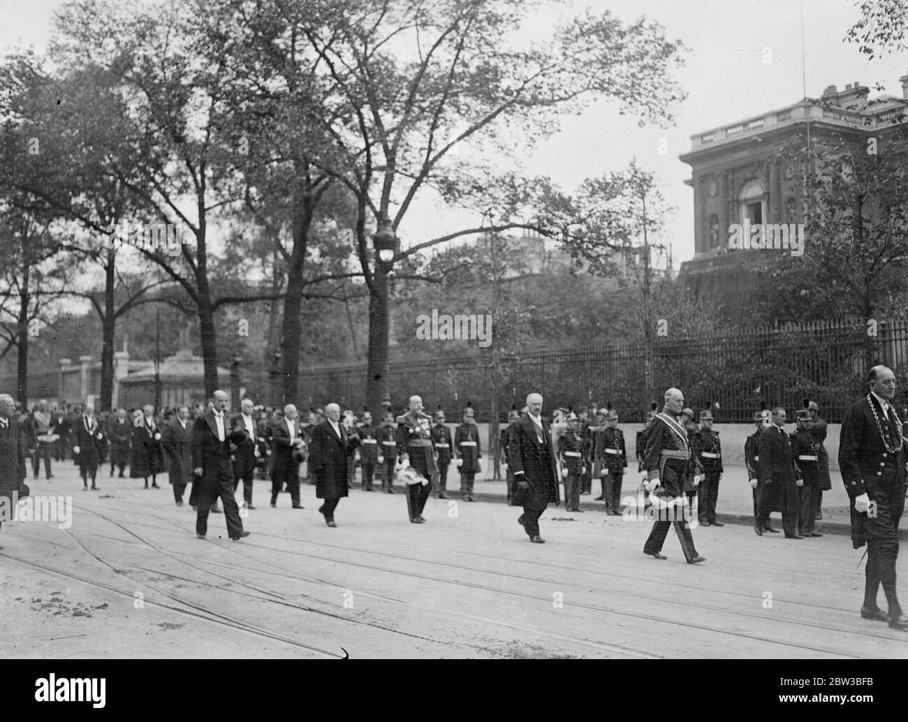 Le président français Albert Lebrun en procession aux funérailles de Louis Barthou à Paris . 14 octobre 1934 Banque D'Images