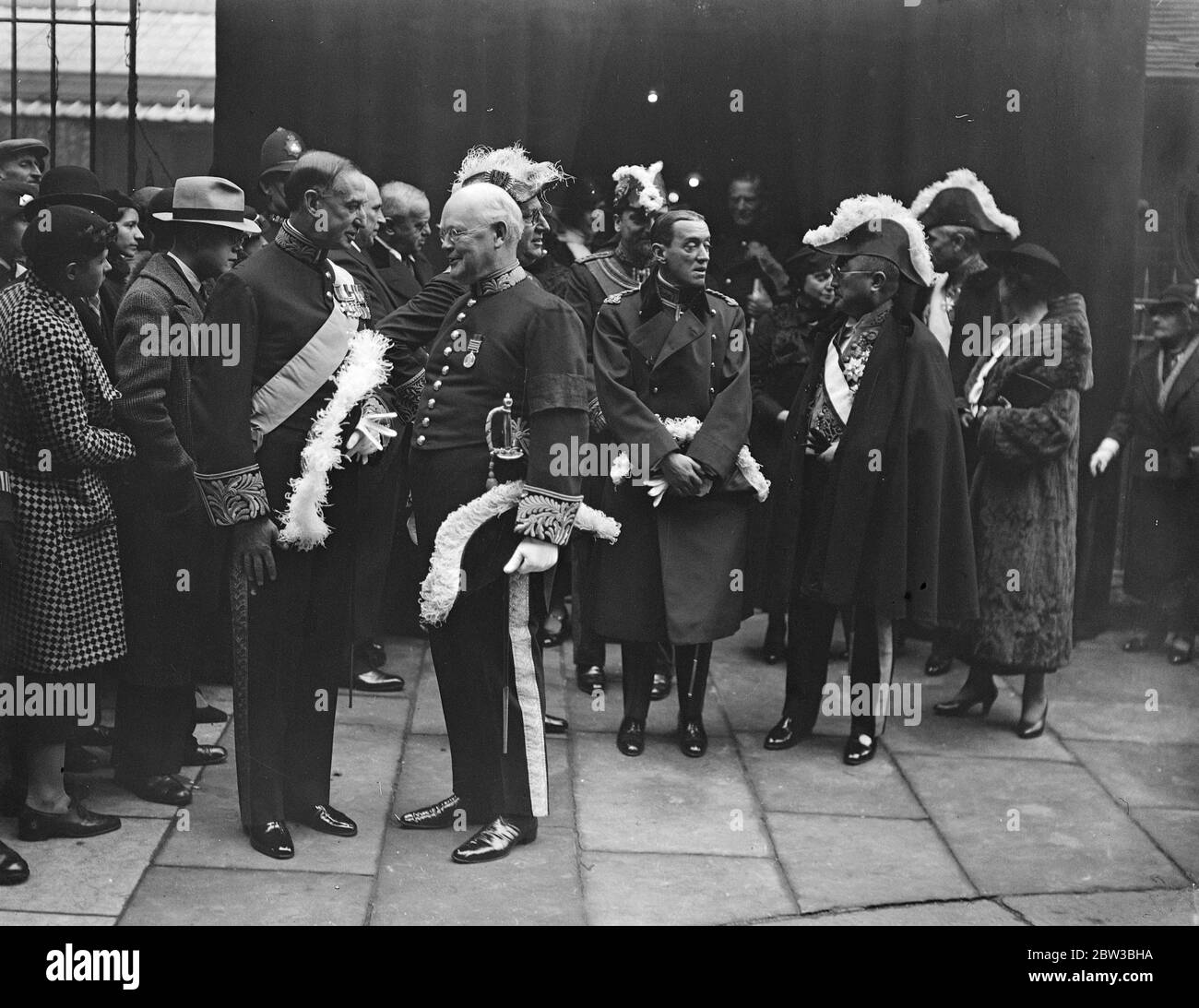 Service commémoratif pour le roi Alexandre de Yougoslavie à l'église russe de Londres . Lord Hailsham et d'autres diplomates quittant la cérémonie . 18 octobre 1934 Banque D'Images