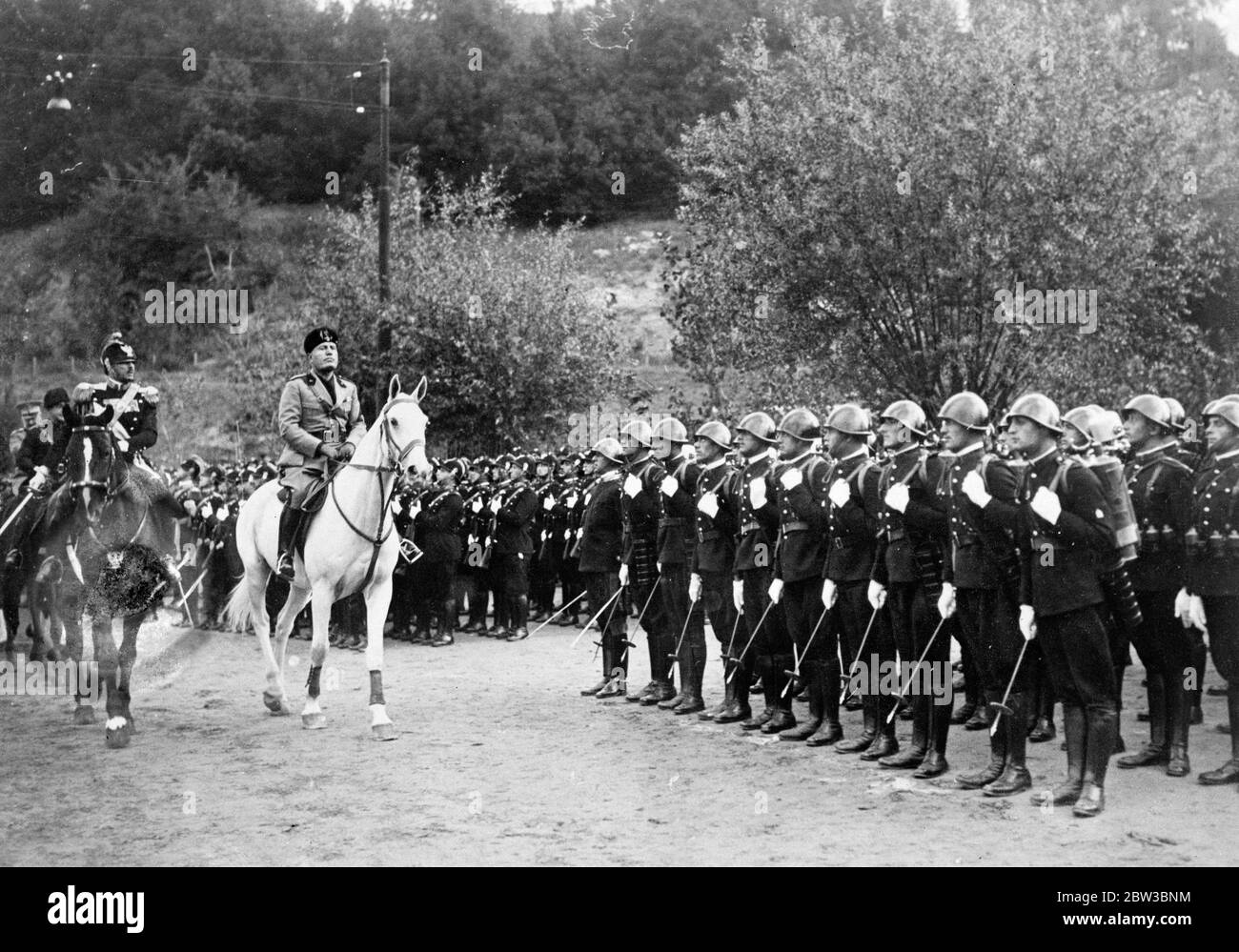 Benito Mussolini inspectant les détachements de police . 22 octobre 1934 Banque D'Images