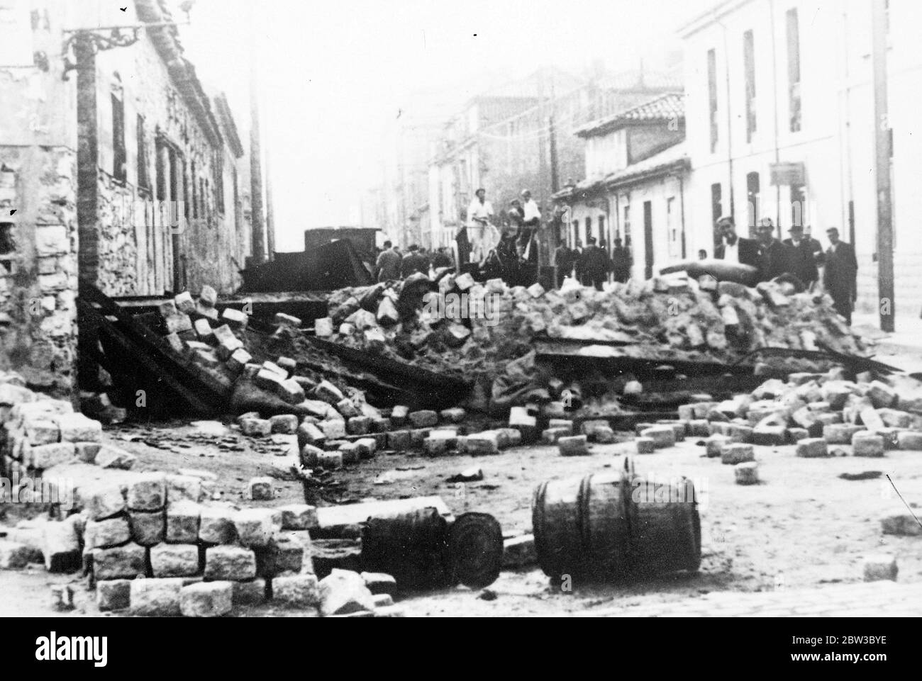 Les conséquences de la rébellion espagnole . Oviedo , la capitale de la province espagnole des Asturies , se trouve en ruines . La ville vient d'être reprise par des troupes loyales , après avoir été entre les mains des rebelles . . 27 octobre 1934 Banque D'Images