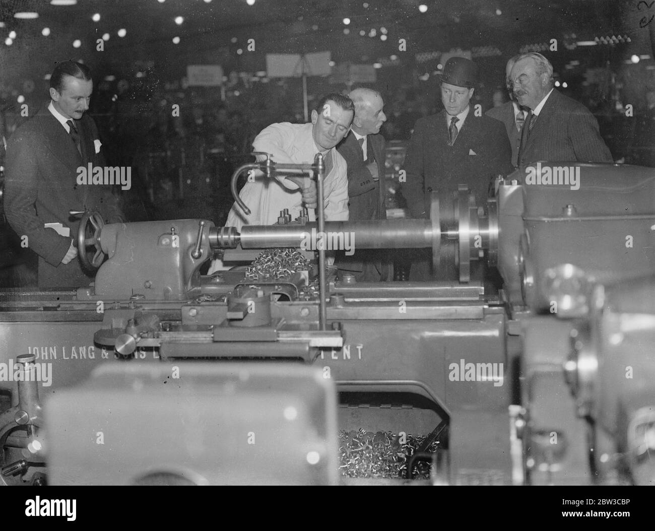 Le Prince de Galles visite l'exposition machine-outil à Olympia . 14 novembre 1934 Banque D'Images
