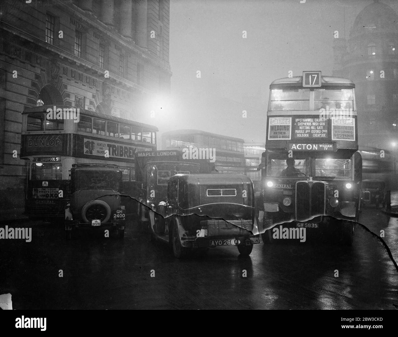 Le jour est la nuit à Londres. Brouillard de jour - 10 heures de floraison . 24 novembre 1934 Banque D'Images