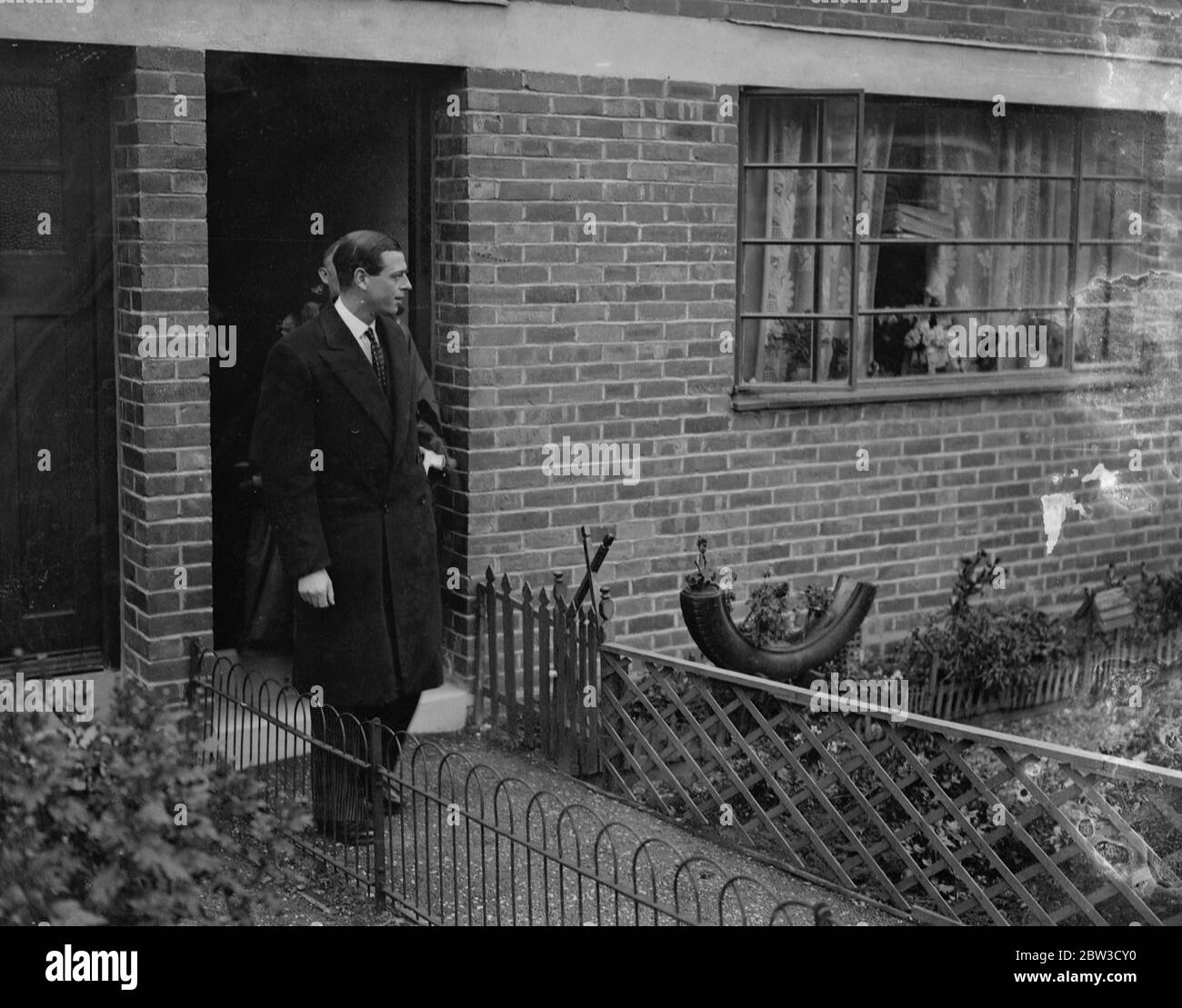 Le duc de Kent ouvre un nouveau domaine de logement . Le duc de Kent a ouvert le Hampstead Council , Westcroft Housing Estate à Lichfield Road , Cricklewood . Photos , le duc de Kent en visite dans le domaine avec le maire de Hampstead . 29 octobre 1935 Banque D'Images
