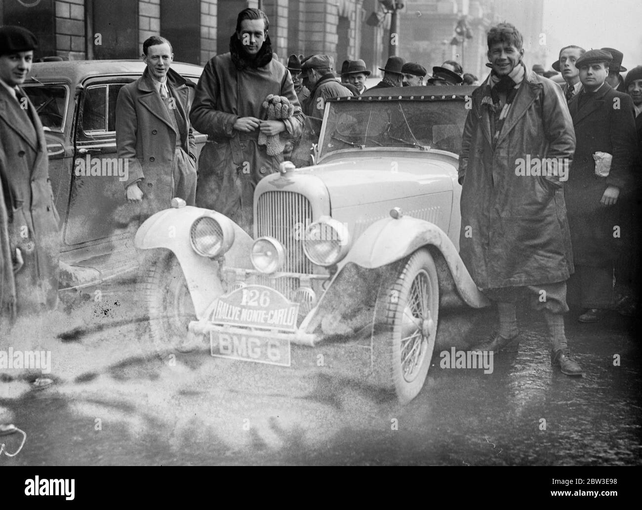 Lord de Clifford s'enregistre au poste de contrôle de Monte Carlo Rally . 22 janvier 1935 Banque D'Images