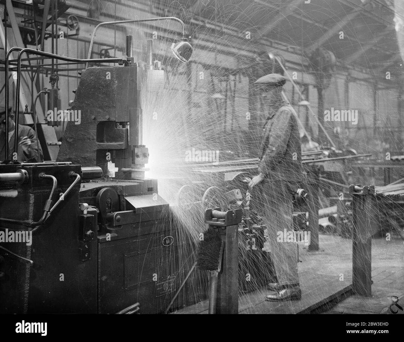 Tubes de chauffage super - soudage électrique pour la chaudière des locomotives de la classe Château aux travaux ferroviaires de Swindon . 28 décembre 1934 Banque D'Images