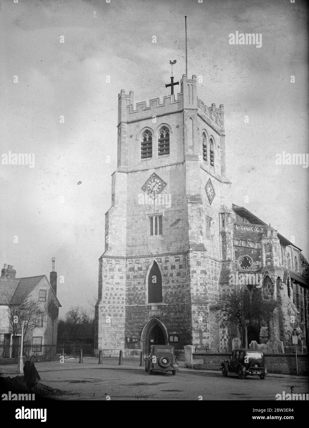 L'église de l'abbaye de Waltham a 875 ans cette année , construite dans les jours lointains du roi Canute et du roi Harold . 15 janvier 1935 Banque D'Images