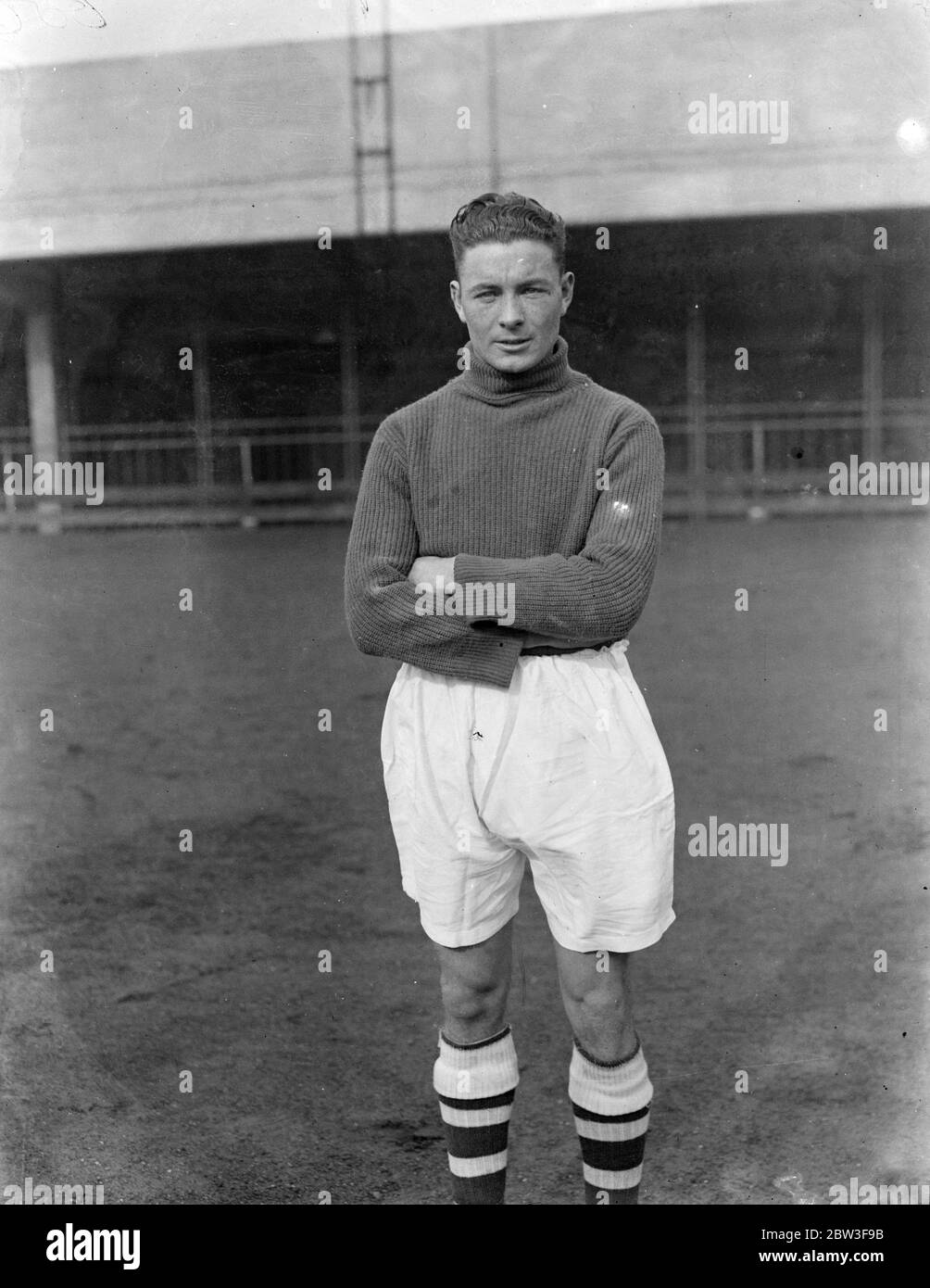 Gardien de but irlandais d'Arsenal en action à Highbury . Gerald Matier , gardien de but irlandais , frim le club de la Coleraine ( ligue irlandaise ) , est arrivé au Highbury Ground . Il doit avoir un mois d'essai avec l'équipe d'Arsenal . Photos , Gerald Matier à Arsenal ' s Highbury Ground . 6 mars 1936 Banque D'Images