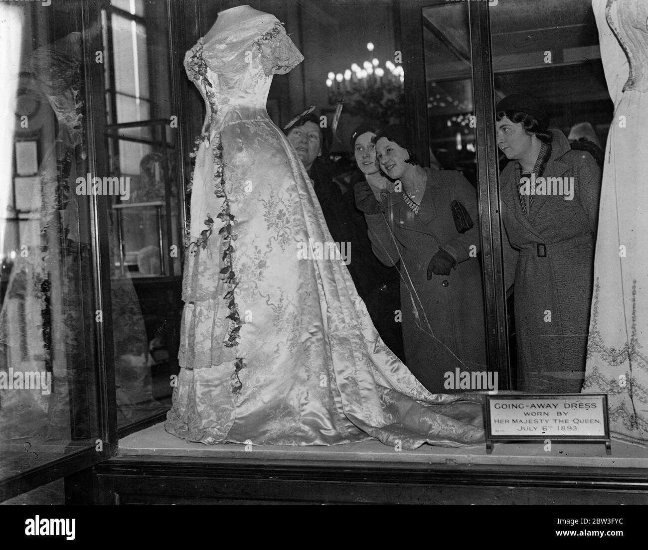 Une exposition spéciale de robes de mariée royales peut être organisée pour les célébrations du jubilé . 5 février 1935 Banque D'Images