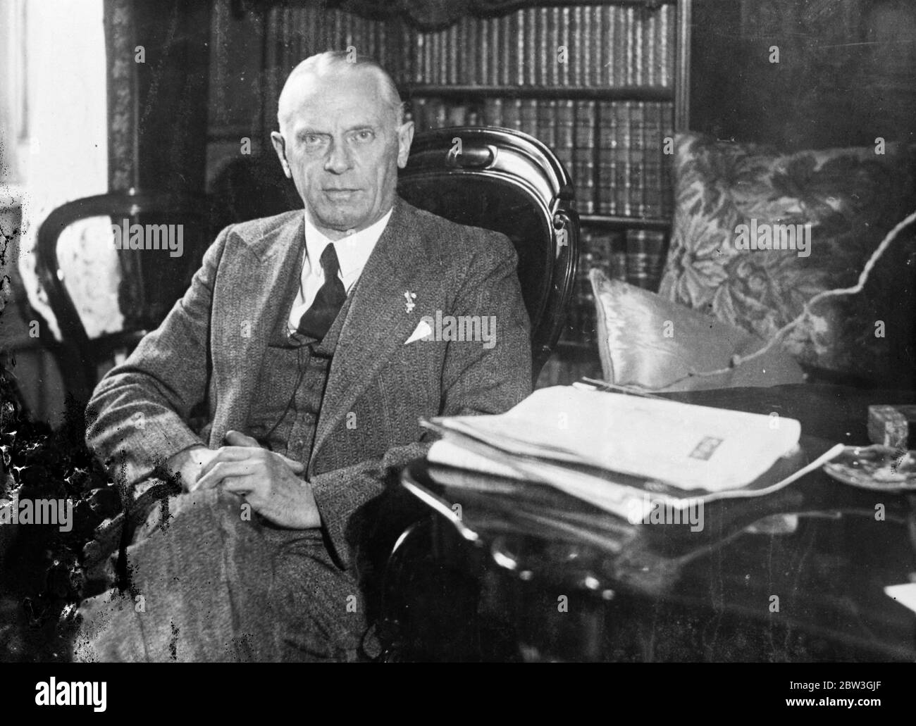 Brigadier - général Eric Virgin , conseiller de l' empereur Abyssinien , à Copenhague en route pour Stockholm . Le général Eric Virgin , l'expert militaire suédois , qui a atteint la renommée en tant que conseiller de l'empereur d'Abyssinia Haille Selassie , est arrivé à Copenhague en route pour Stockholm . Le général Virgin , qui était en grande partie responsable de l'organisation et de la politique militaires d'Abyssinia , a quitté Addis-Abeba après le déclenchement des hostilités pour des raisons de santé . Photos , général Eric Virgin à Copenhague . 13 décembre 1935 Banque D'Images