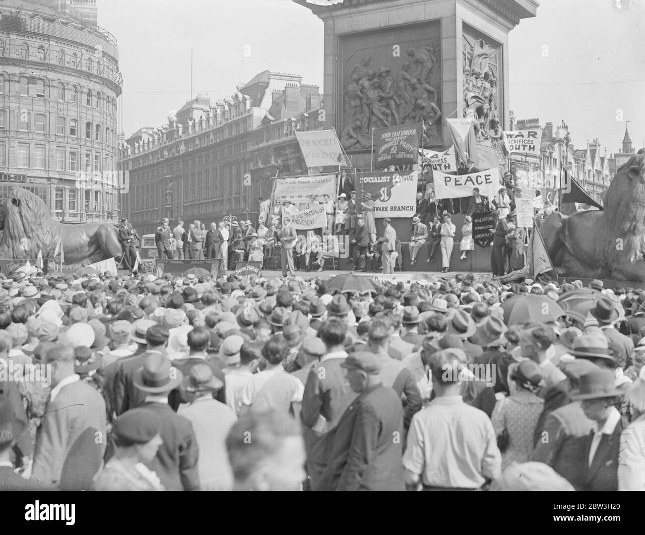 Grande réunion de paix à Trafalgar Square pour célébrer le résultat du scrutin national. Londres, Angleterre 30 juin 1935 Banque D'Images