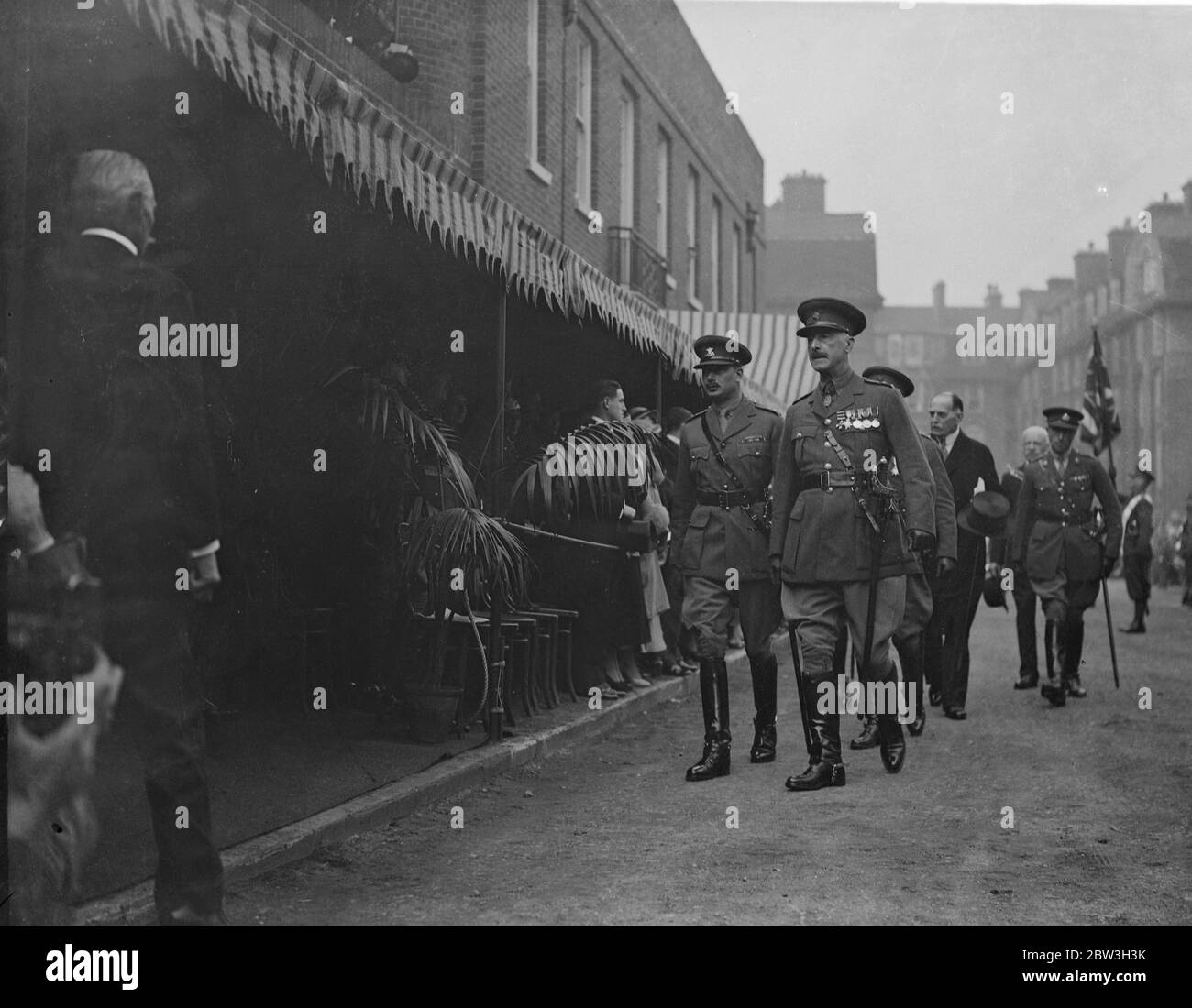 Le duc de Gloucester ouvre le nouveau siège du 10e London Regiment, dans la rue Hillman , Hackney . 12 octobre 1935 Banque D'Images