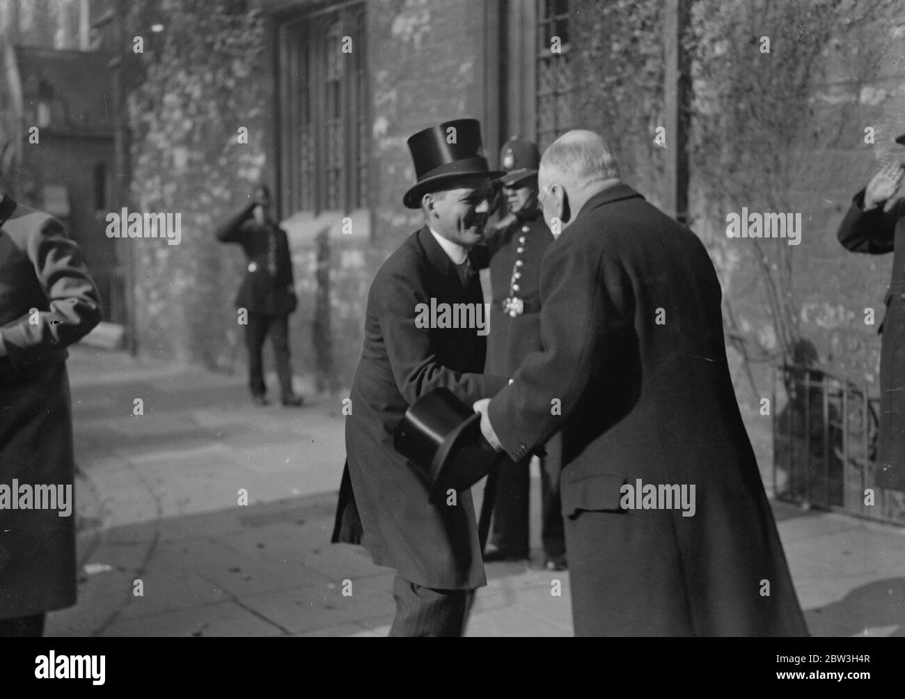 Représentant de King au service commémoratif de M. Henderson . Le comte de Munster , représentant du roi , arrivant à l' abbaye de Westminster . 25 octobre 1935 Banque D'Images